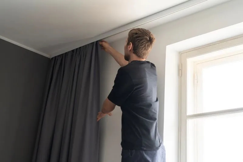 Jak schować karnisz w suficie - skuteczne metody na estetykę wnętrza