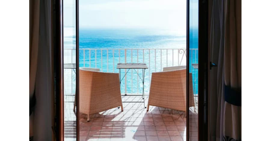 Co na balkony? Najlepsze materiały, które odmienią Twój balkon